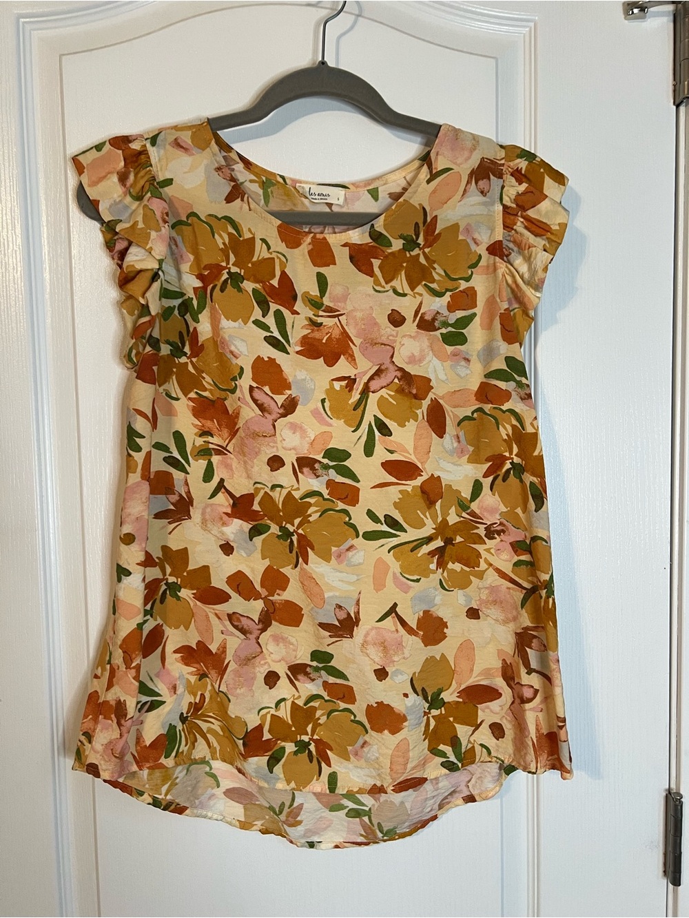 Les Amis Women’s Floral Ruffle-Sleeve Blouse in Cream & Mustard